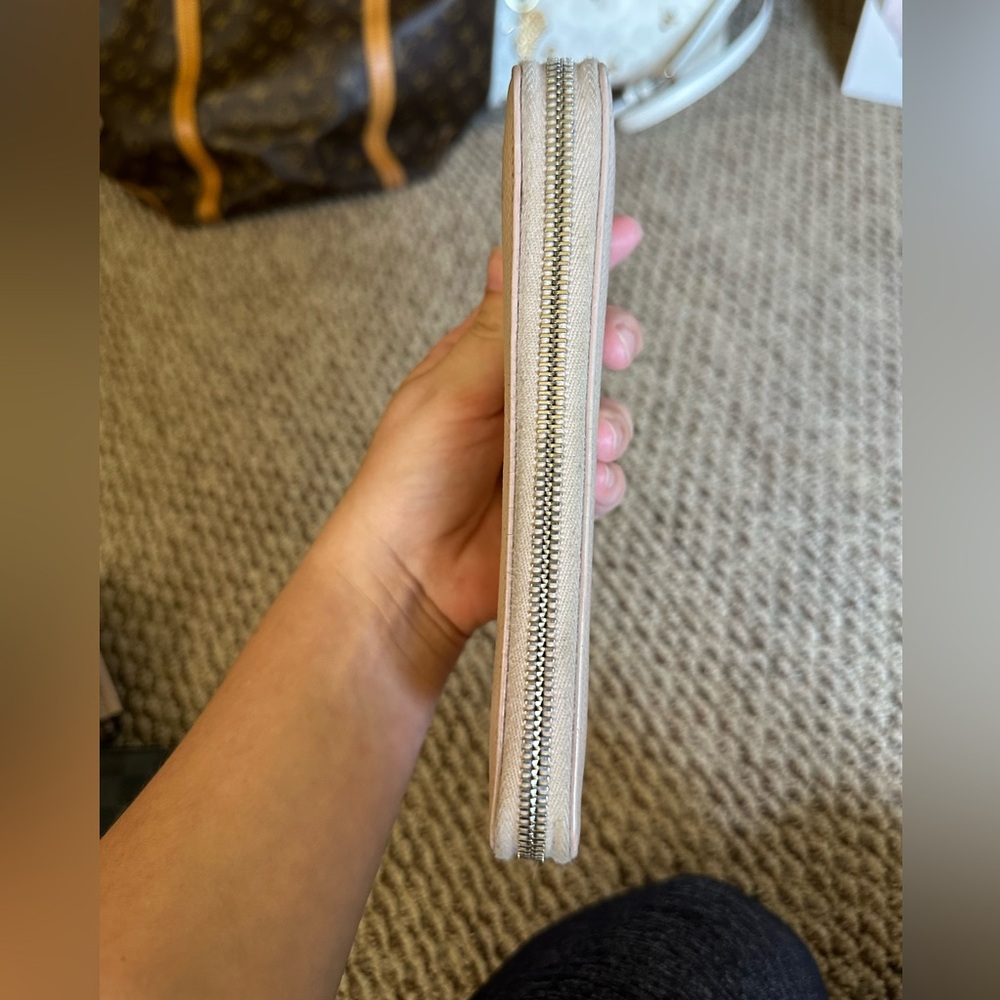 Saint Laurent Cassandra Zippy Wallet - Picture 9 of 11